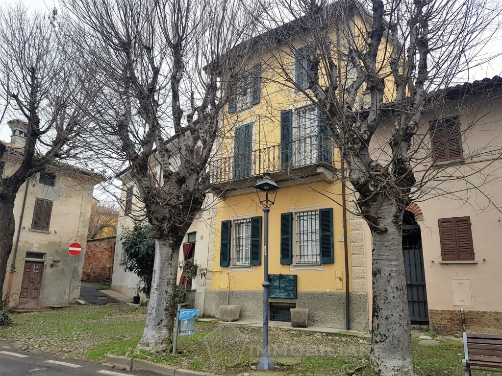 Casteggio (PV) VENDITA Casa d’epoca con finiture di pregio e giardino Rif.C330