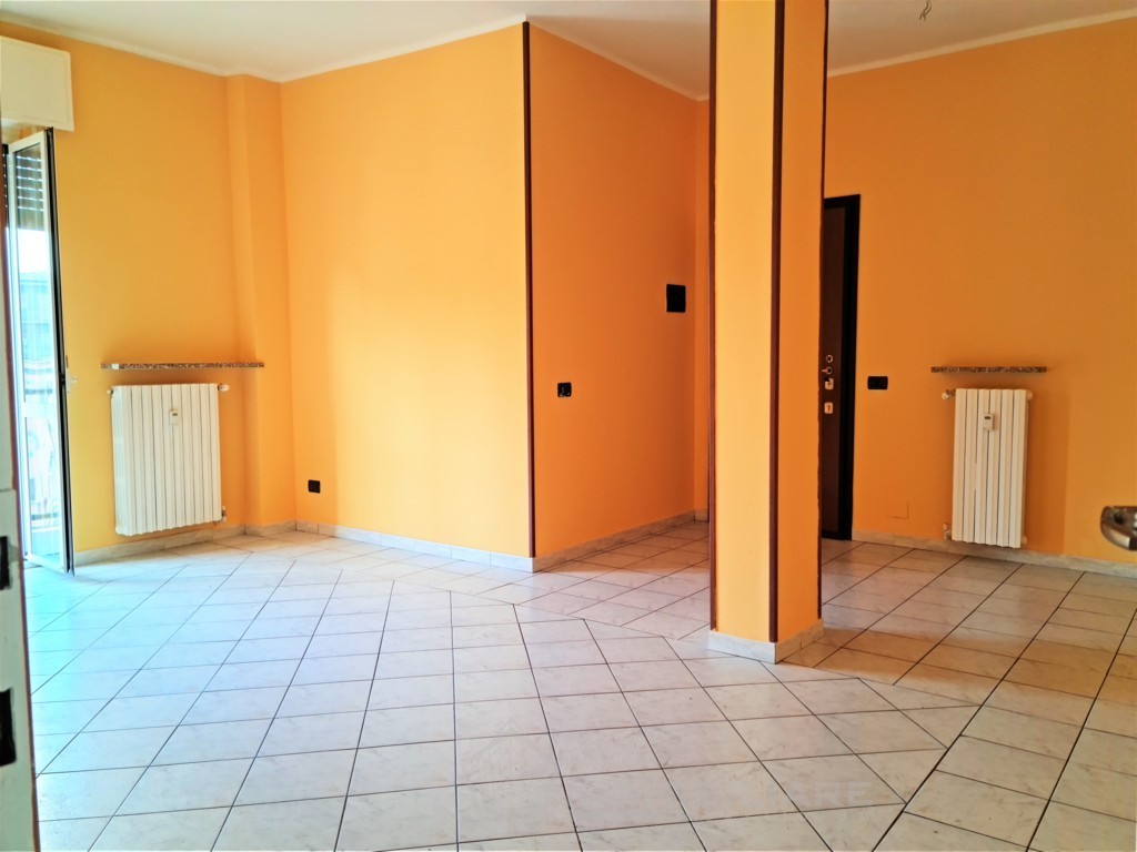 Voghera (PV) VENDITA Appartamento di ampia metratura con box Rif.C355