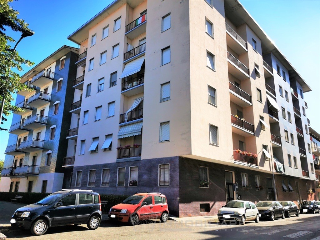 Casteggio (PV) VENDITA Appartamento centralissimo con doppi balconi Rif.C372