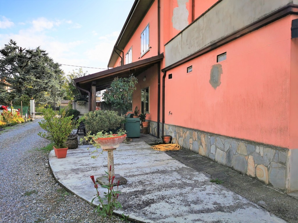 Verrua Po (PV) VENDITA casa di ampia metratura con giardino e terrazzo Rif.C382